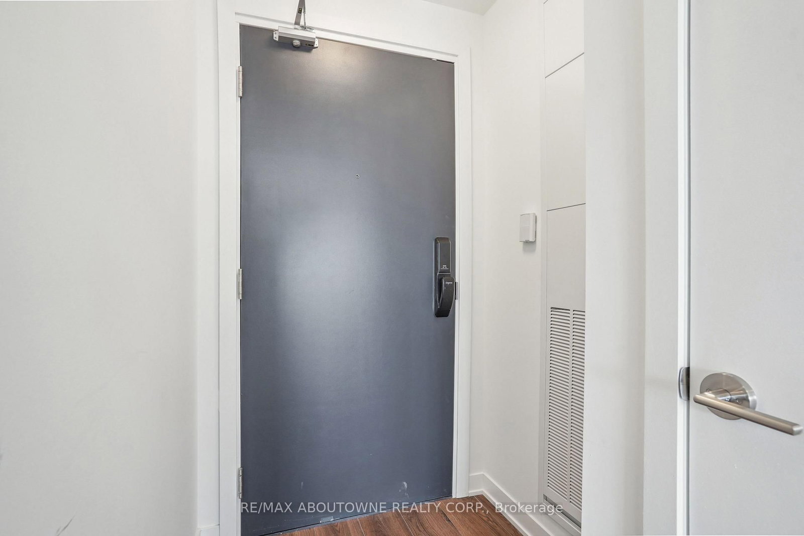 405 Dundas Street W • #707 • Oakville, ON photo 9