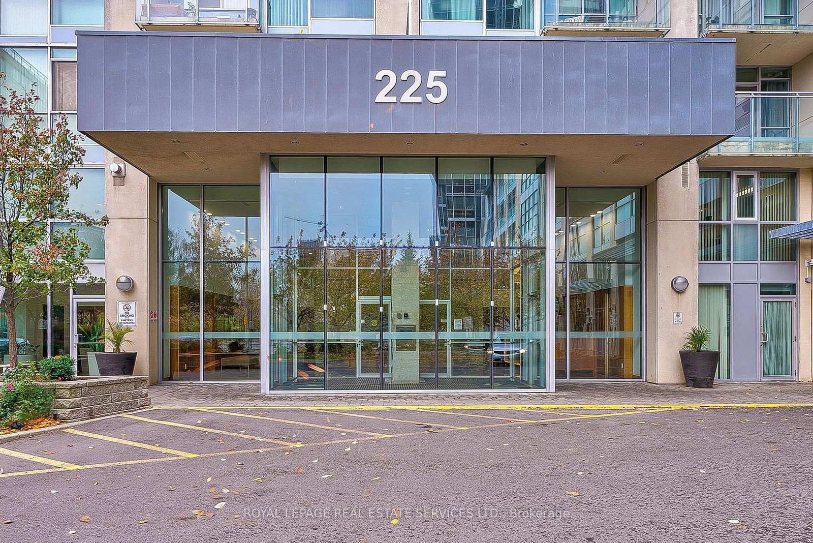 225 Webb Drive • #1008 • Mississauga, ON photo 2