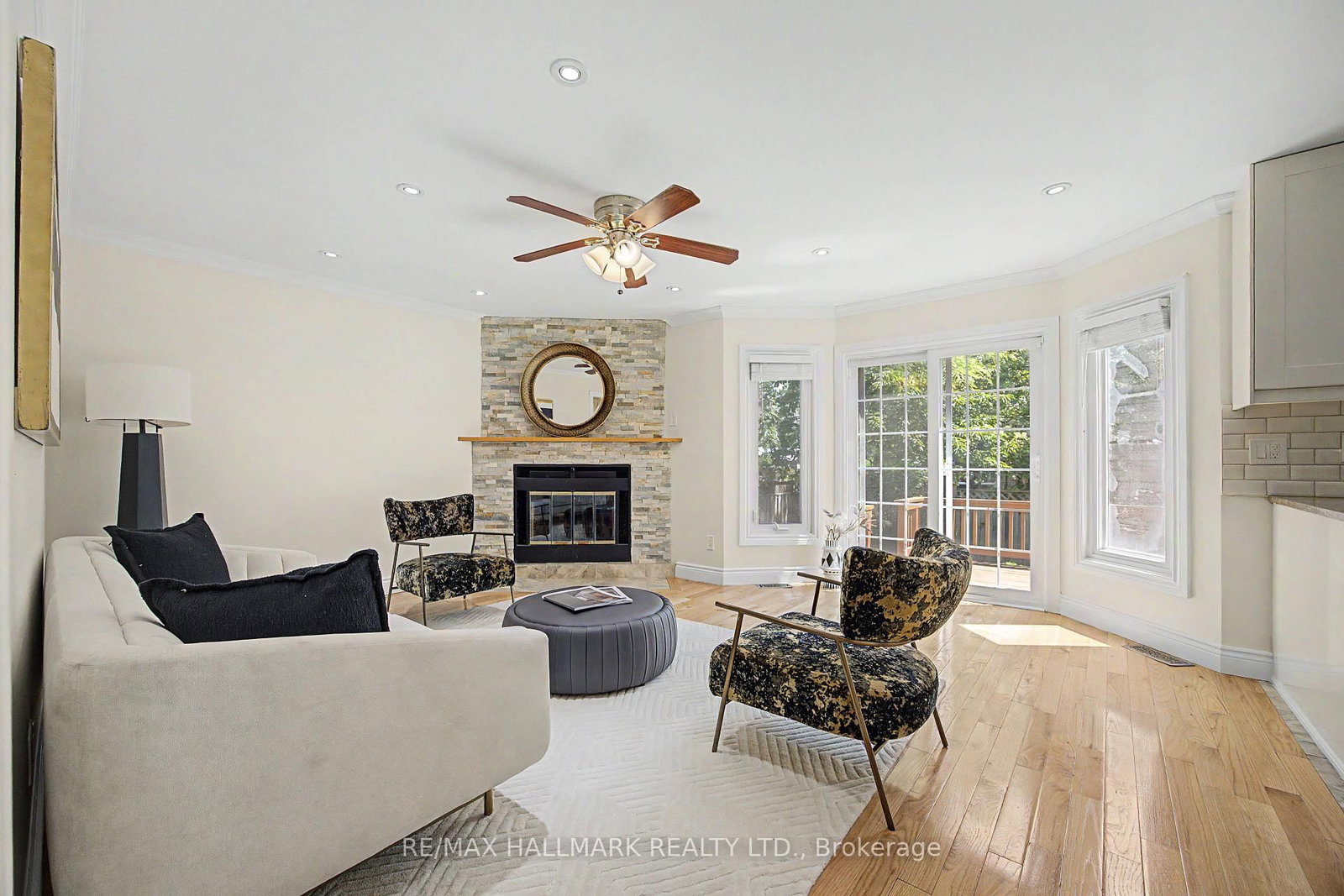 329 Kingsbridge Garden Circle • Mississauga, ON photo 11