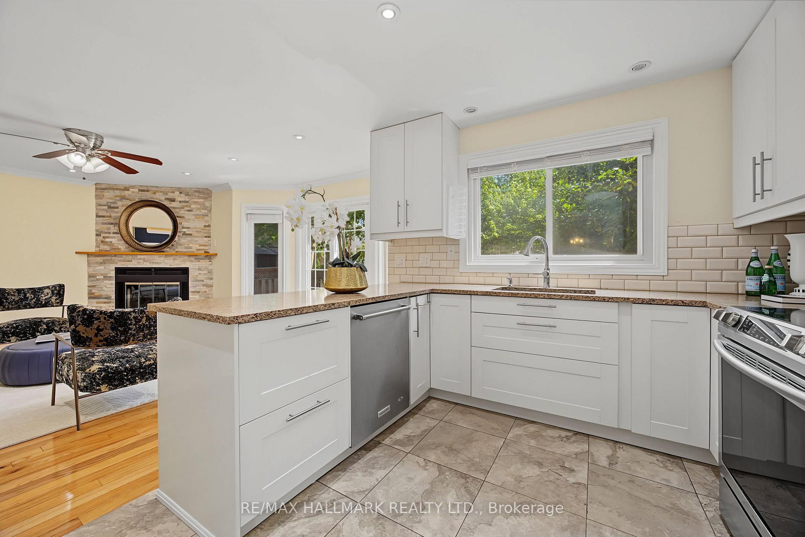 329 Kingsbridge Garden Circle • Mississauga, ON photo 13