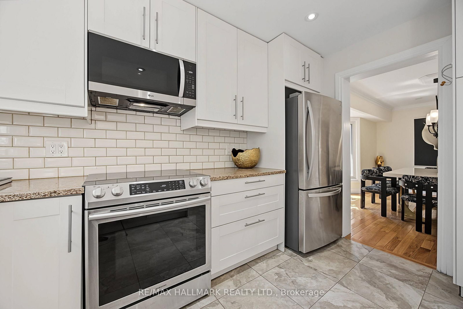 329 Kingsbridge Garden Circle • Mississauga, ON photo 15