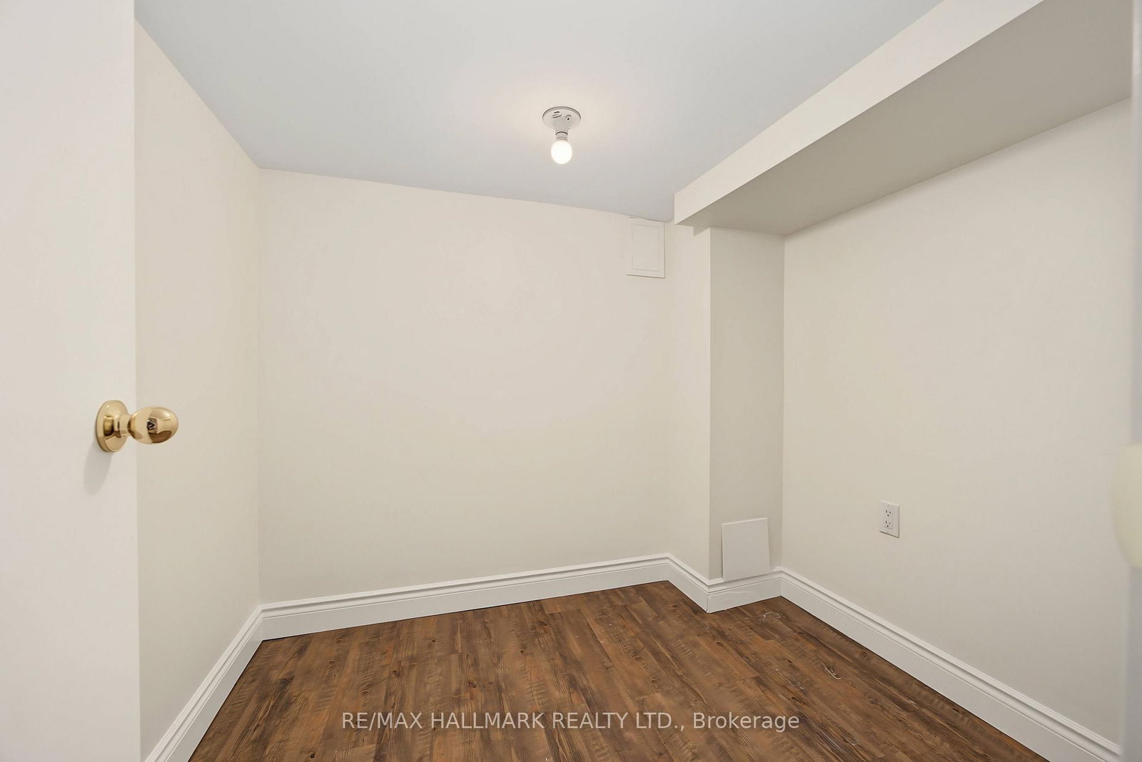 329 Kingsbridge Garden Circle • Mississauga, ON photo 33