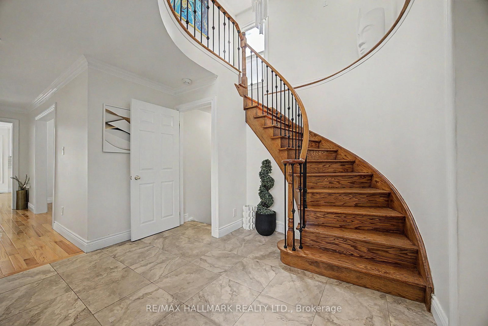 329 Kingsbridge Garden Circle • Mississauga, ON photo 4