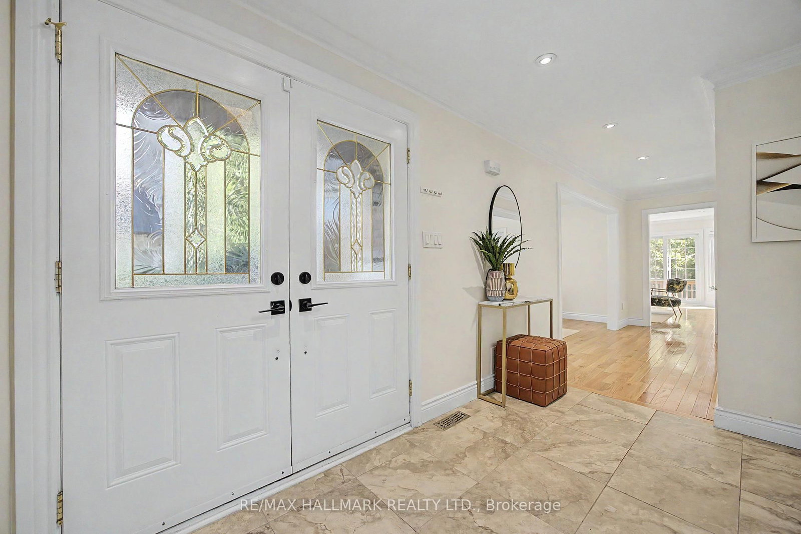 329 Kingsbridge Garden Circle • Mississauga, ON photo 5