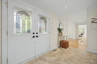 329 Kingsbridge Garden Circle • Mississauga, ON photo 5