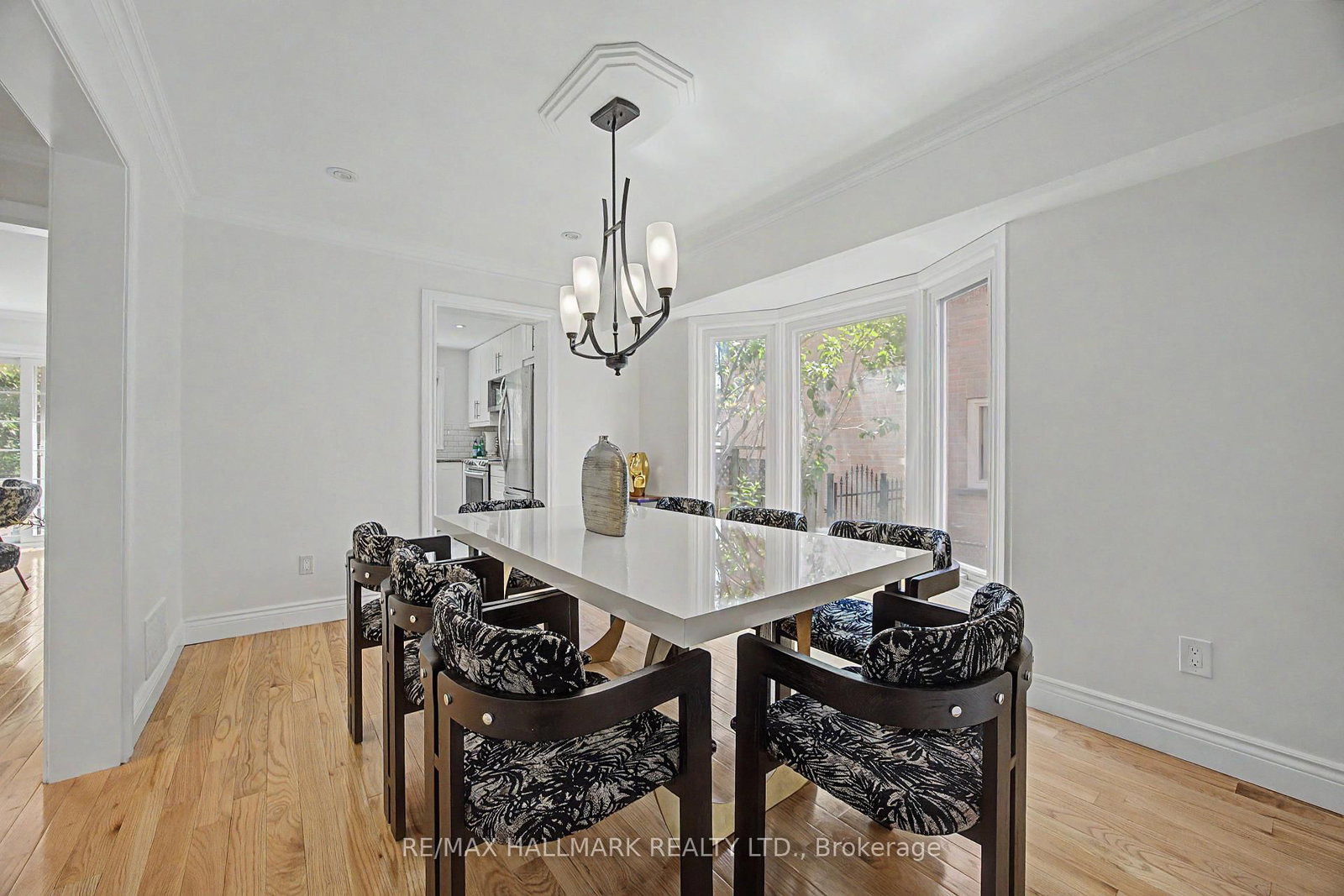 329 Kingsbridge Garden Circle • Mississauga, ON photo 9