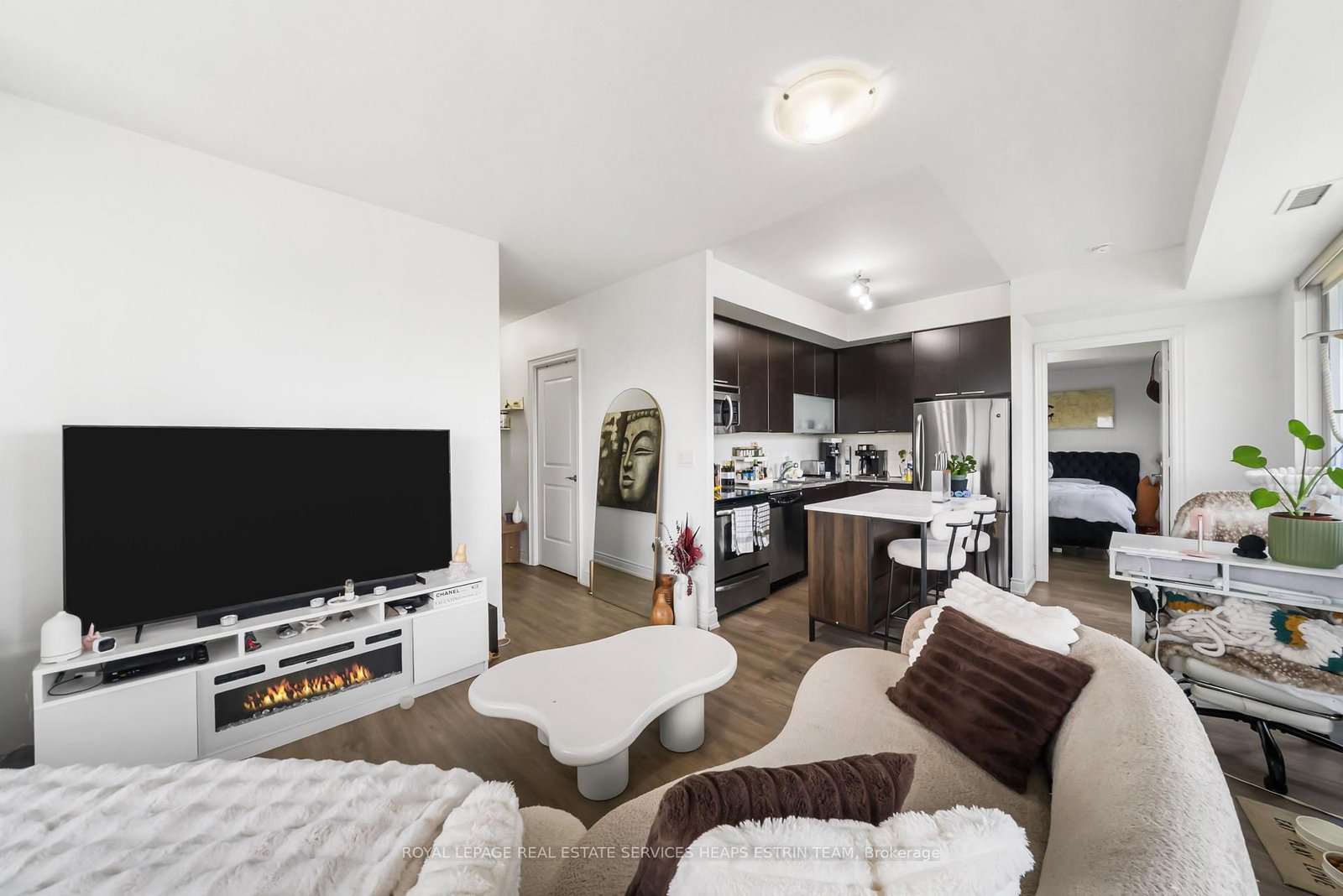 16 Brookers Lane • #3301 • Toronto, ON photo 3