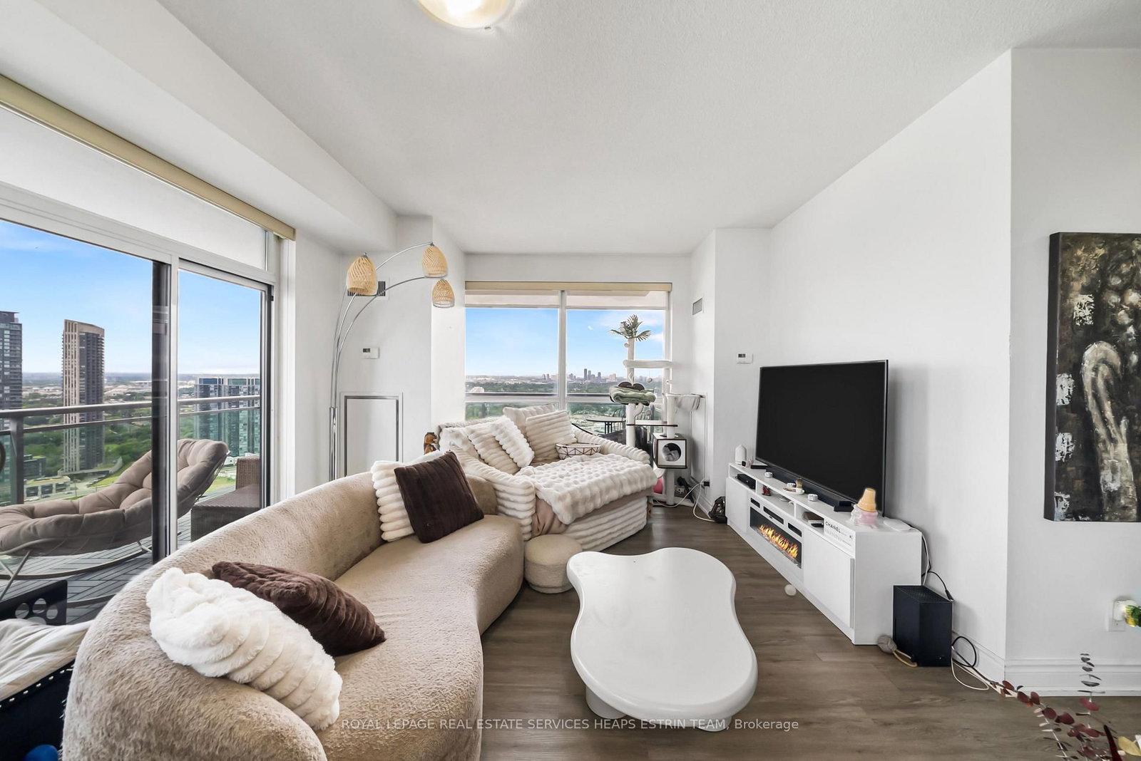 16 Brookers Lane • #3301 • Toronto, ON photo 4
