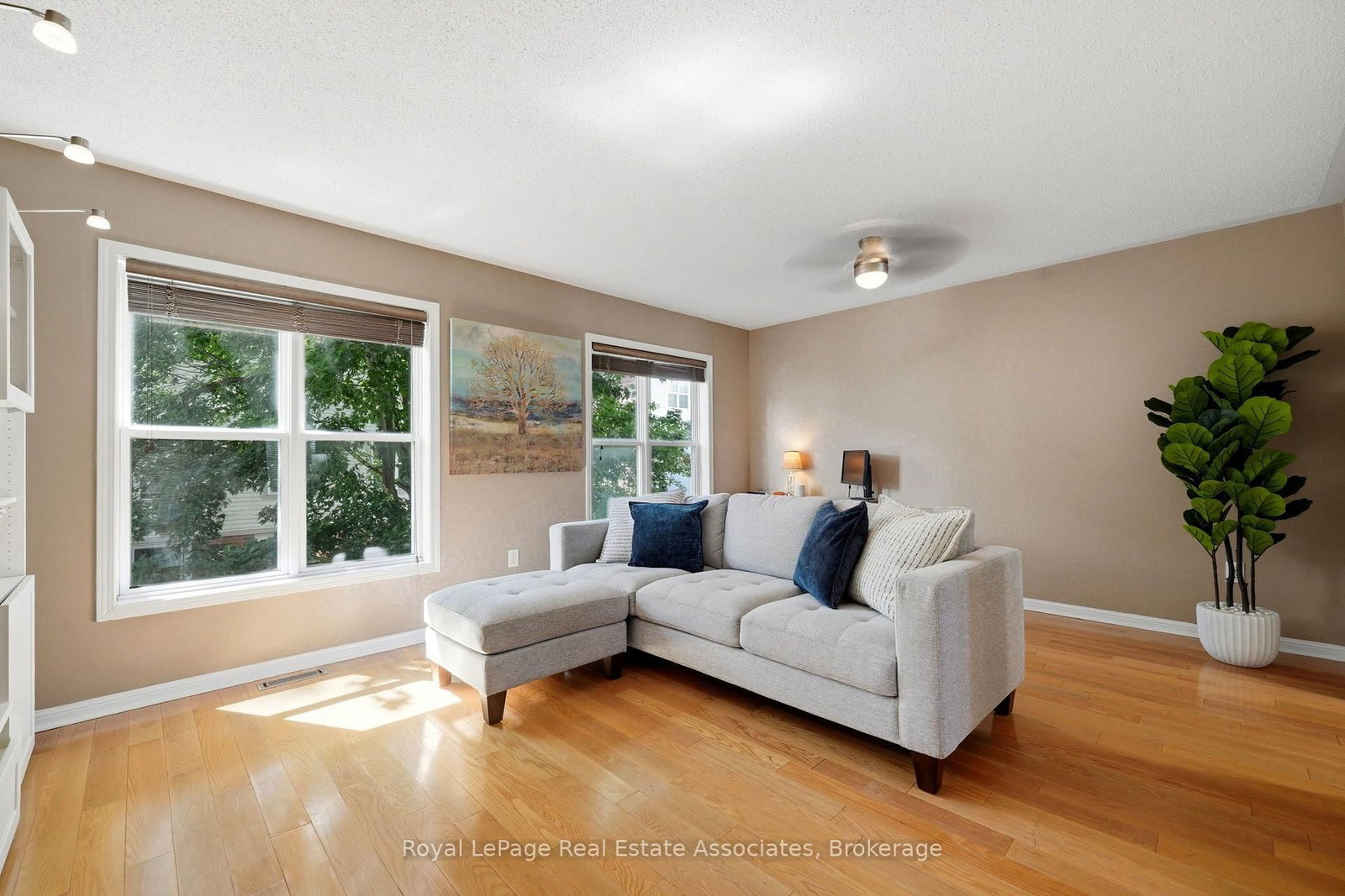 25 Seed House Lane • Halton Hills, ON photo 12