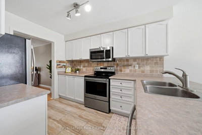 25 Seed House Lane • Halton Hills, ON photo 4