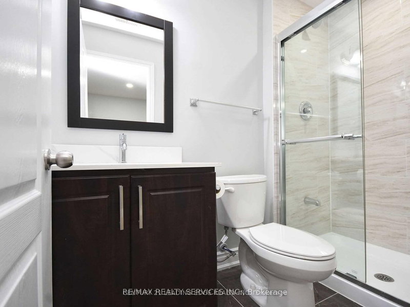 13 Frampton Brampton,ON L7A 4E1 — Photo 10