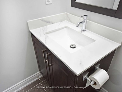 13 Frampton Brampton,ON L7A 4E1 — Photo 11