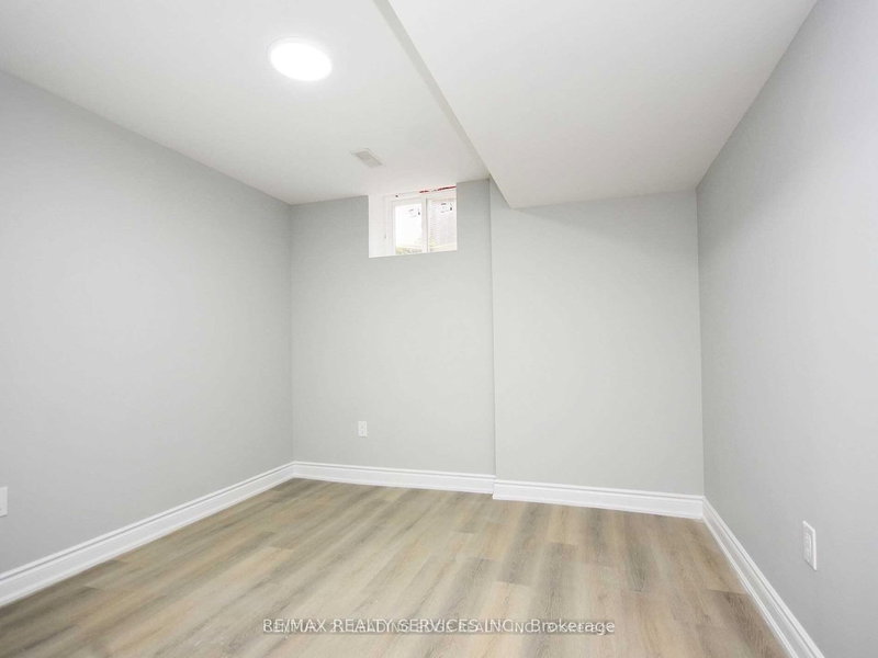 13 Frampton Brampton,ON L7A 4E1 — Photo 12