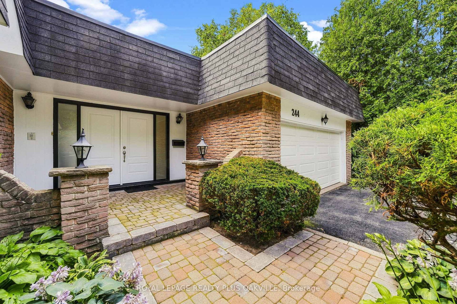 244 Willowridge Court • Oakville, ON photo 4