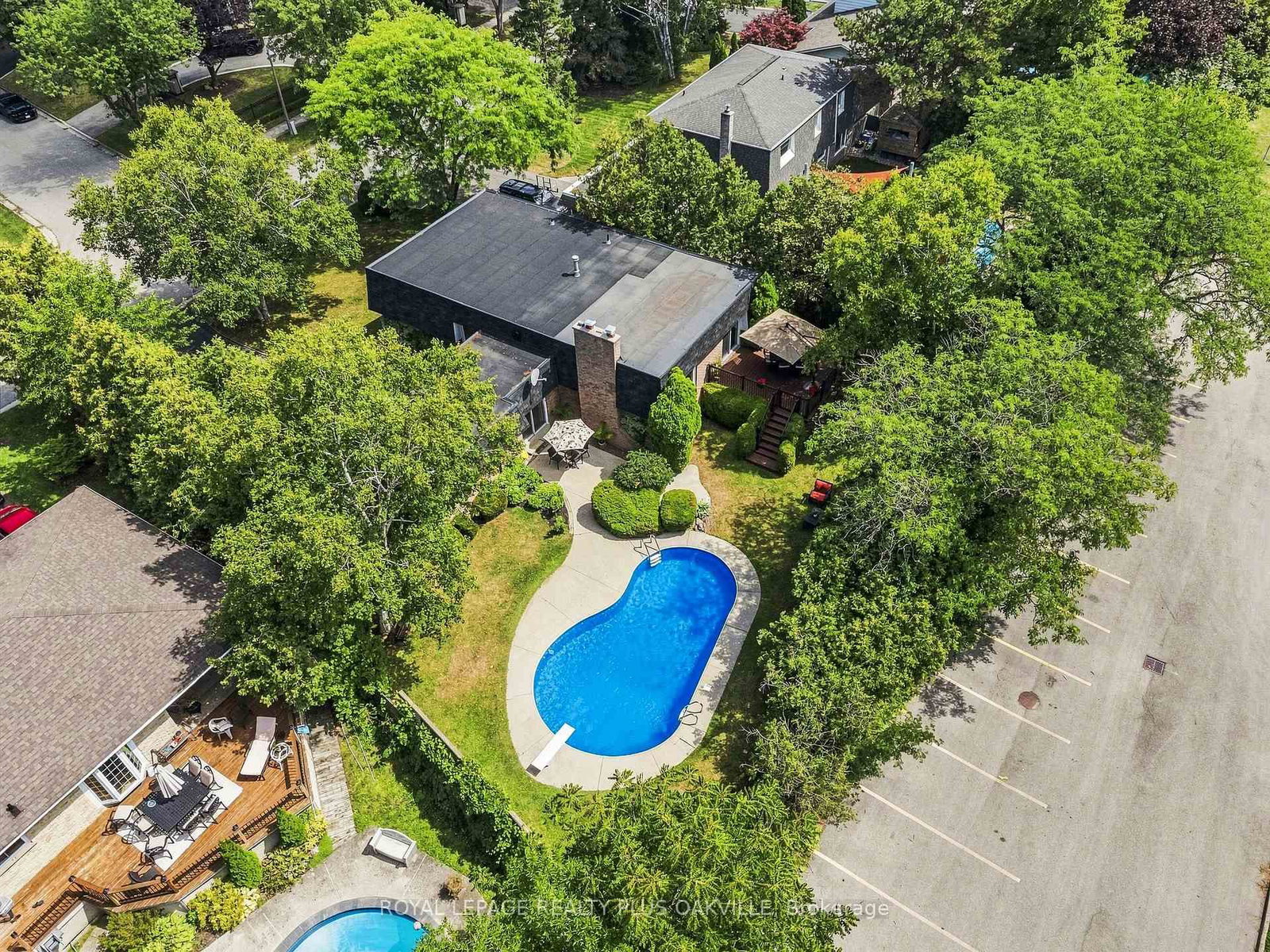 244 Willowridge Court • Oakville, ON photo 45