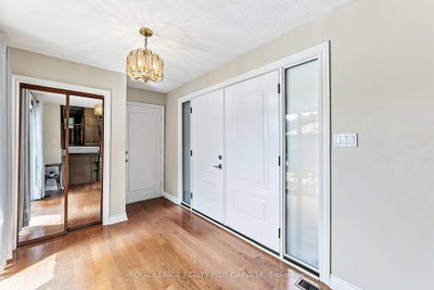 244 Willowridge Court • Oakville, ON photo 5