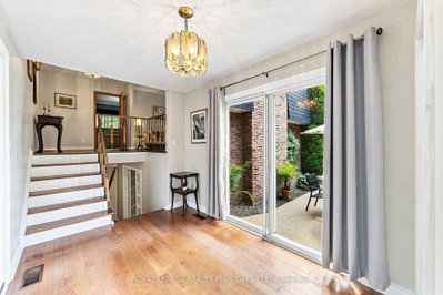 244 Willowridge Court • Oakville, ON photo 6