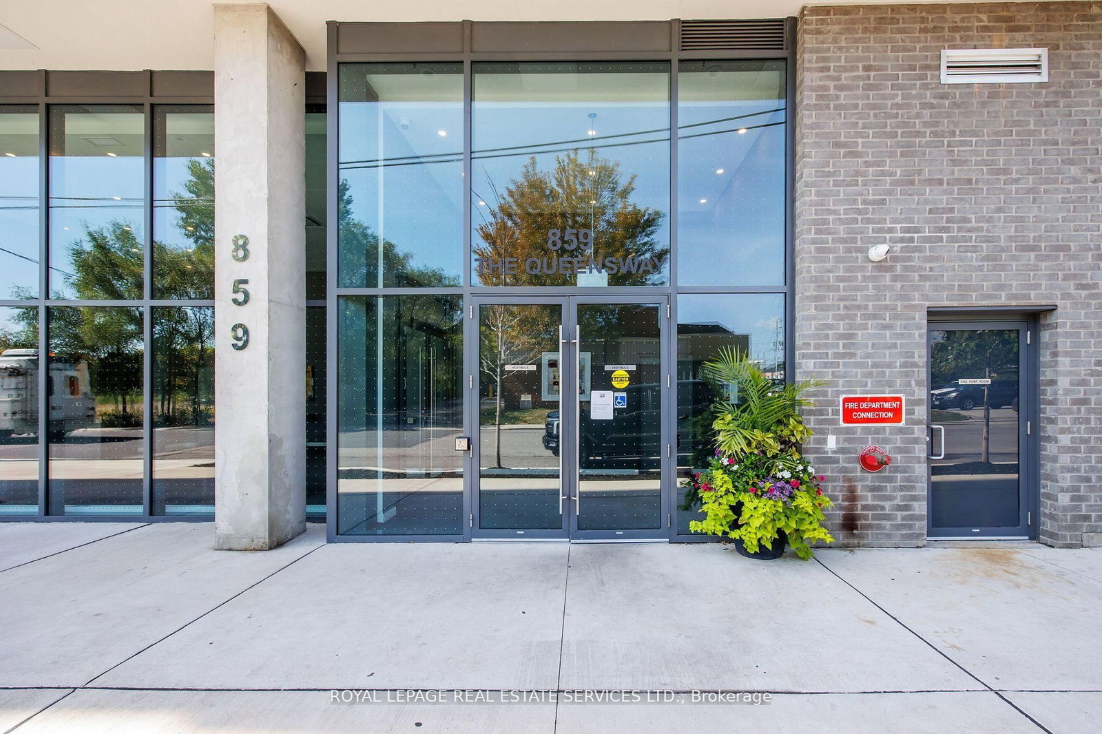 859 The Queensway • #608 • Toronto, ON photo 30