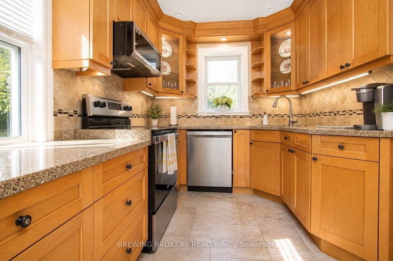1536 Applewood Rd photo 5