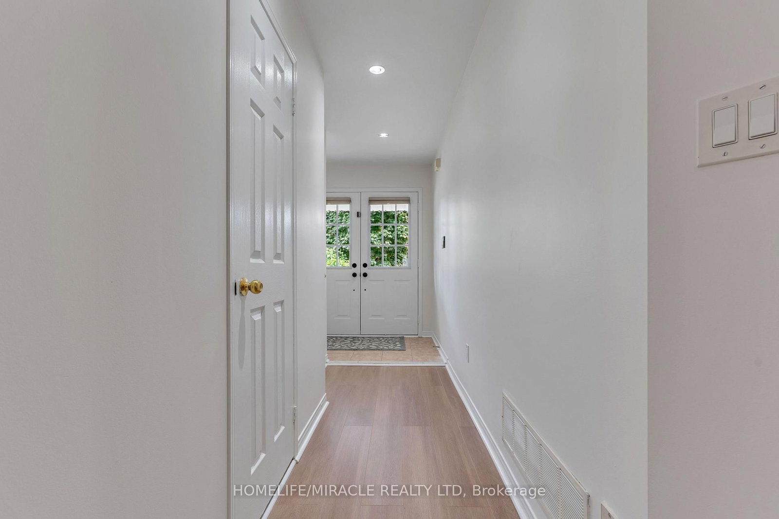 4191 Goldenrod Crescent • Mississauga, ON photo 3
