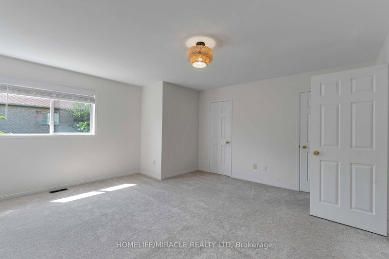 4191 Goldenrod Mississauga,ON L5V 3C2 — Photo 35