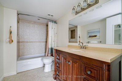 25 Fairview Mississauga,ON L5B 3Y8 — Photo 15