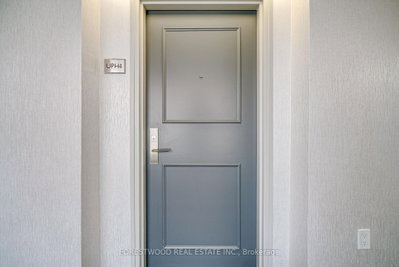25 Fairview Road W • #UPH4 • Mississauga, ON photo 3