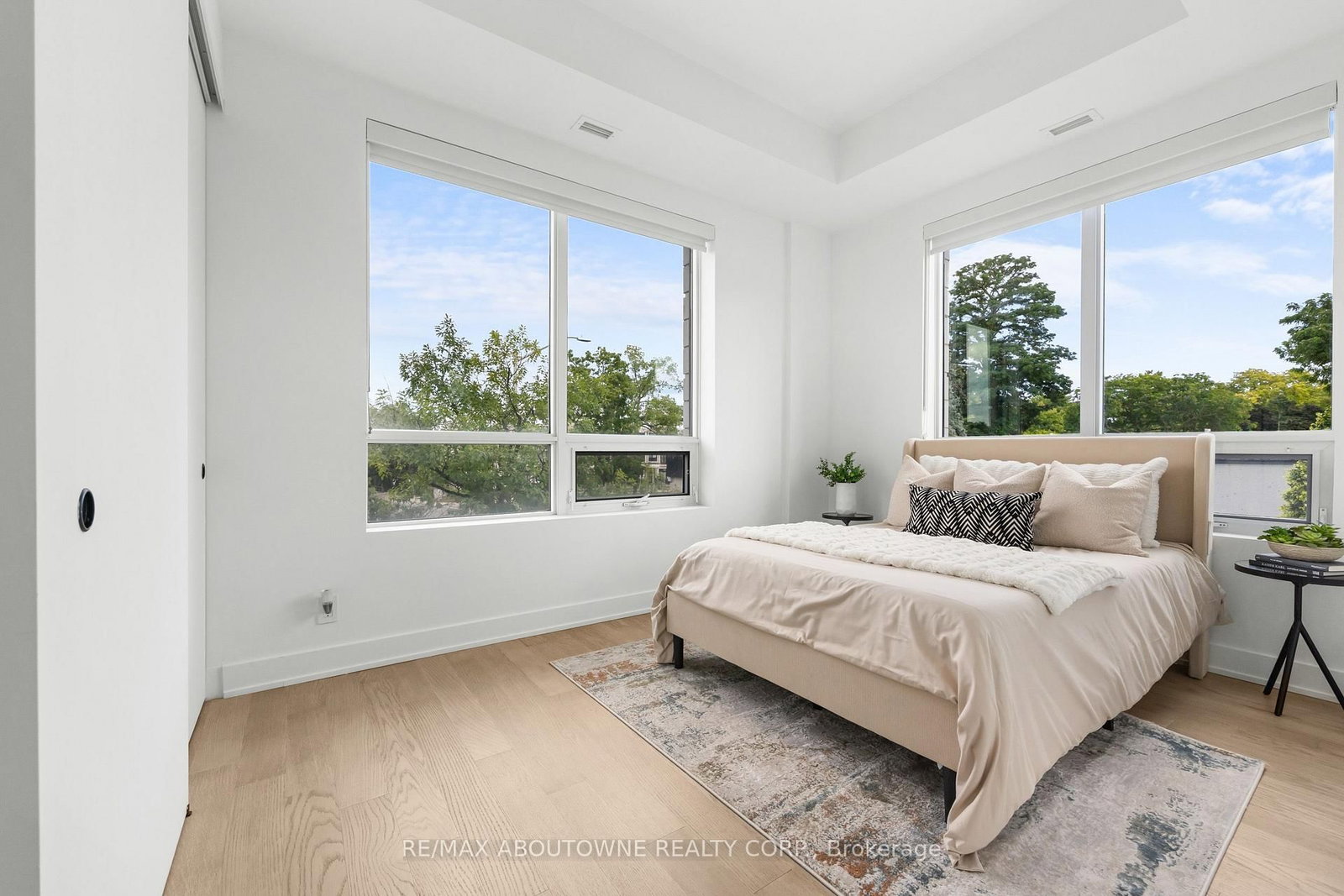 123 Maurice Drive • #214 • Oakville, ON photo 32