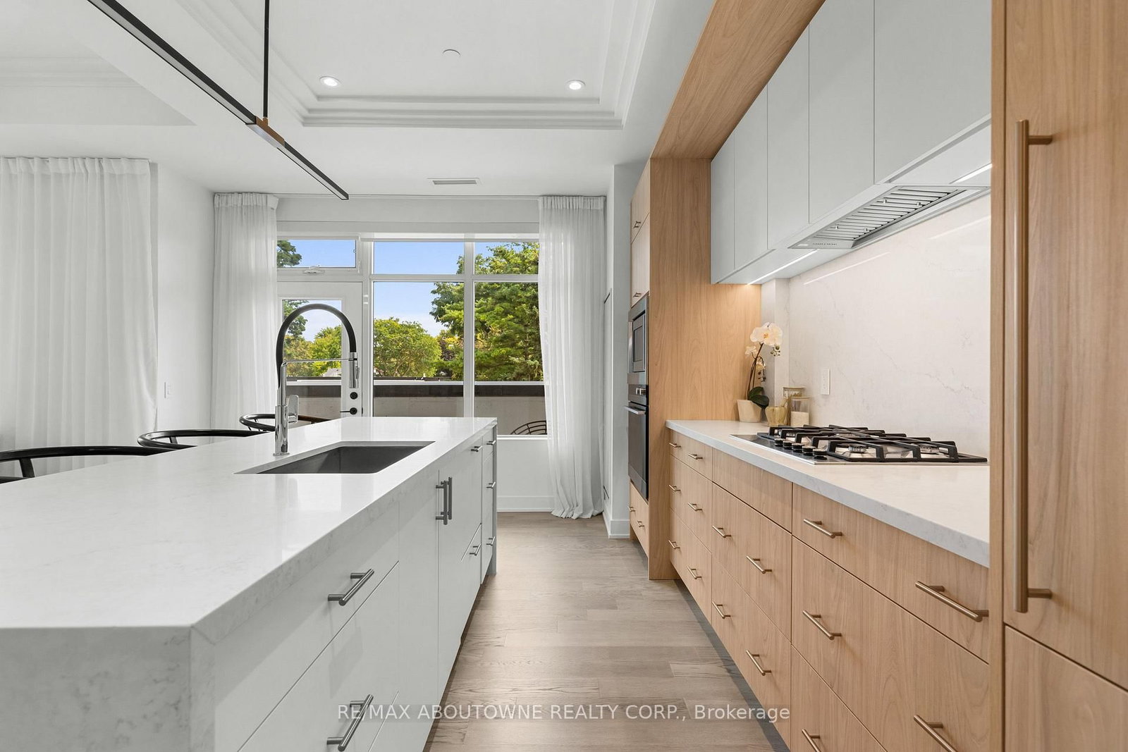 123 Maurice Drive • #214 • Oakville, ON photo 6