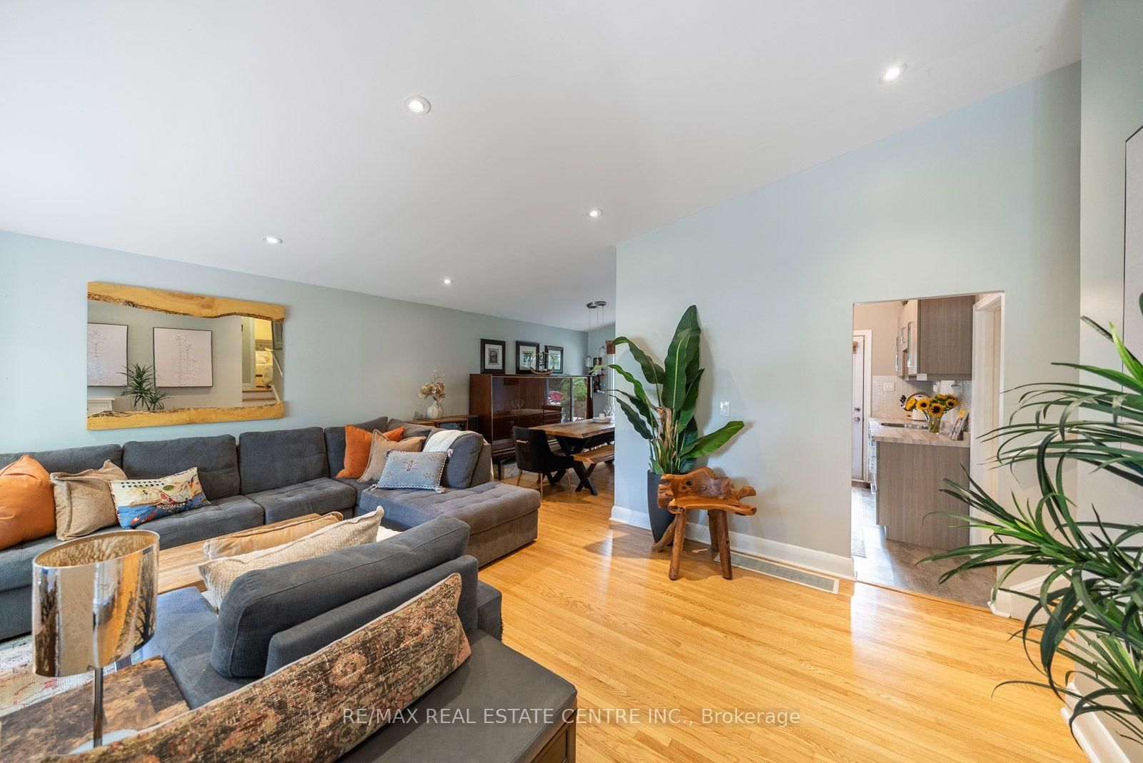 14 Lawrence Crescent • Brampton, ON photo 4