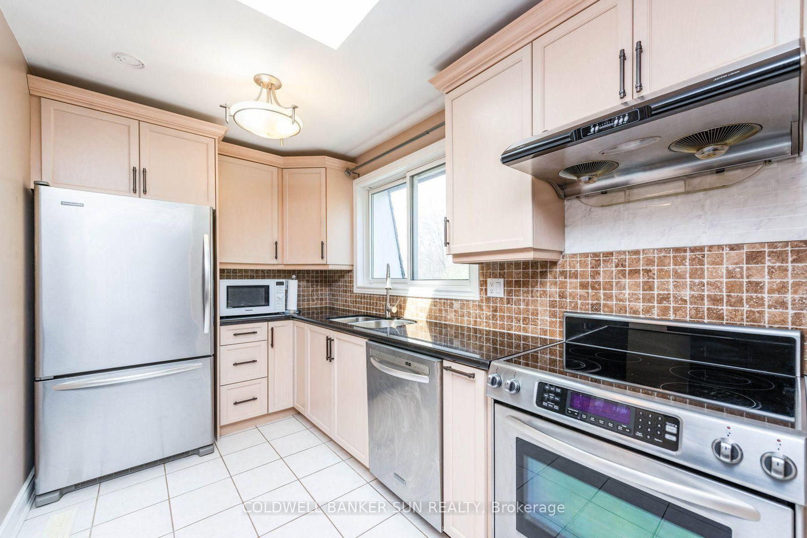 2483 Yarmouth Crescent • Oakville, ON photo 12