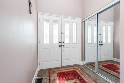 2483 Yarmouth Crescent • Oakville, ON photo 3