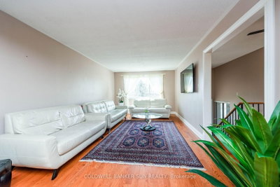 2483 Yarmouth Crescent • Oakville, ON photo 5
