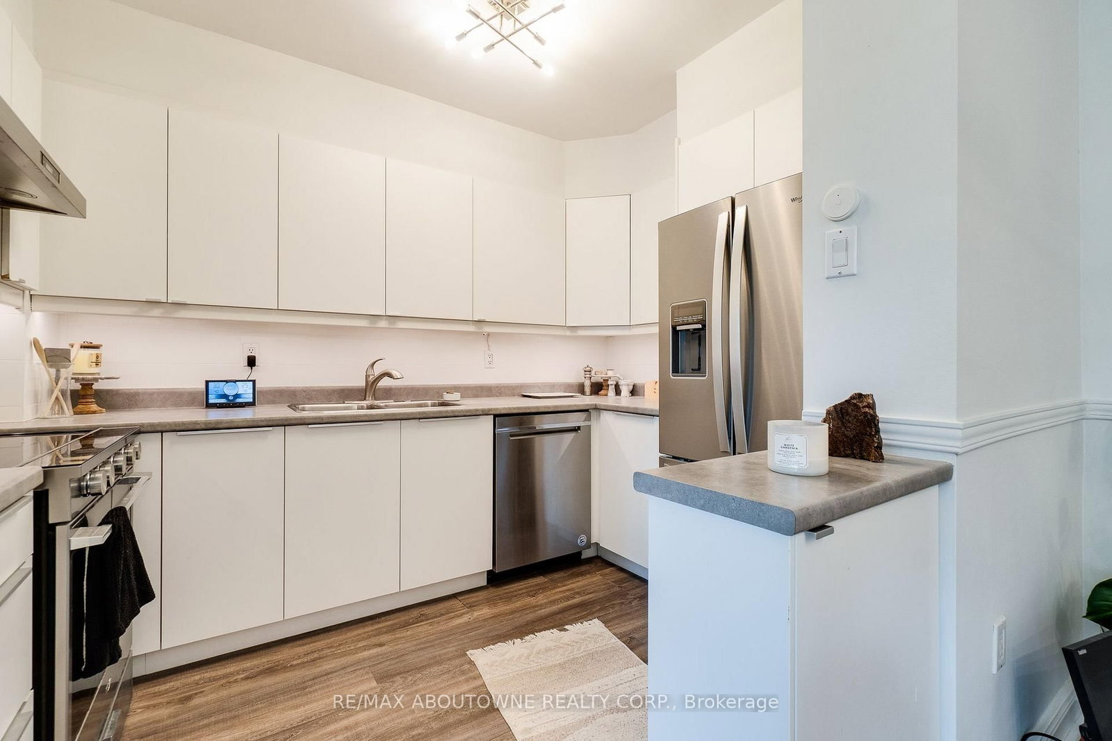 212 Kerr Street • #507 • Oakville, ON photo 17