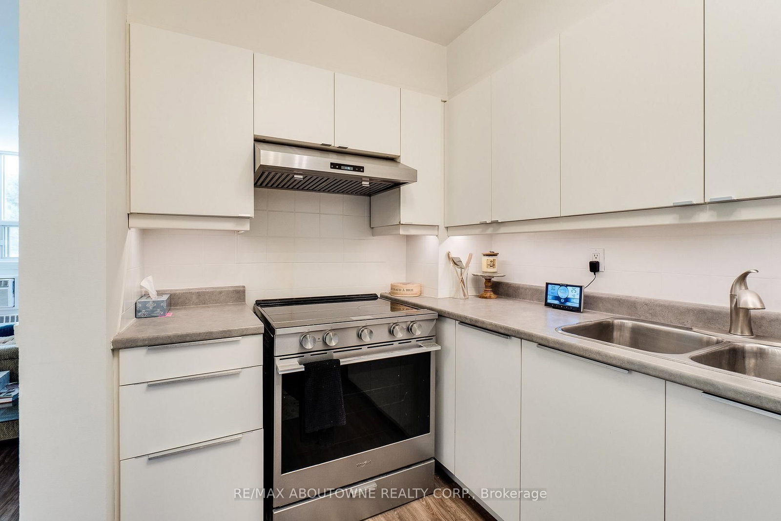 212 Kerr Street • #507 • Oakville, ON photo 20