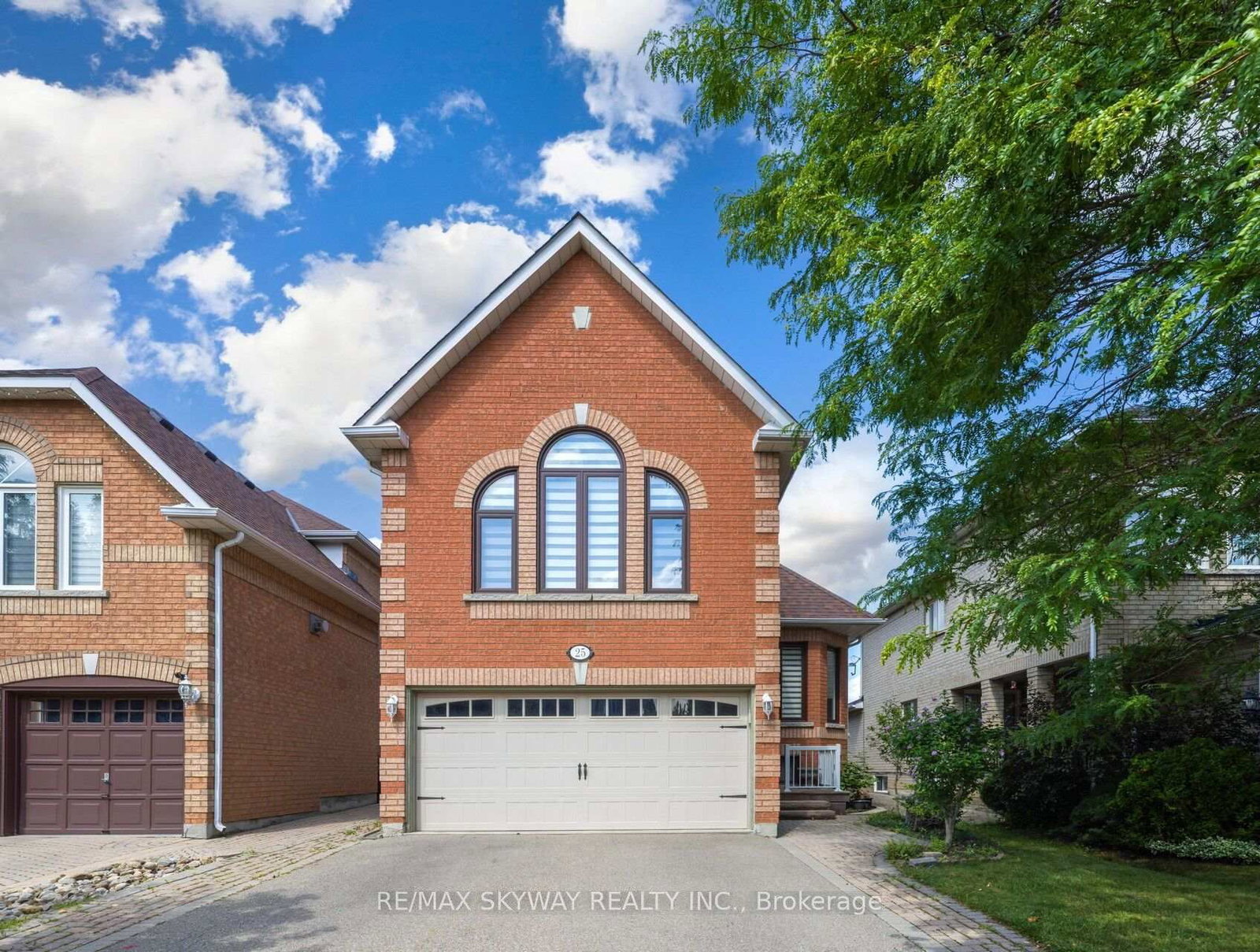 25 Woodcreek Drive • Brampton, ON photo 3