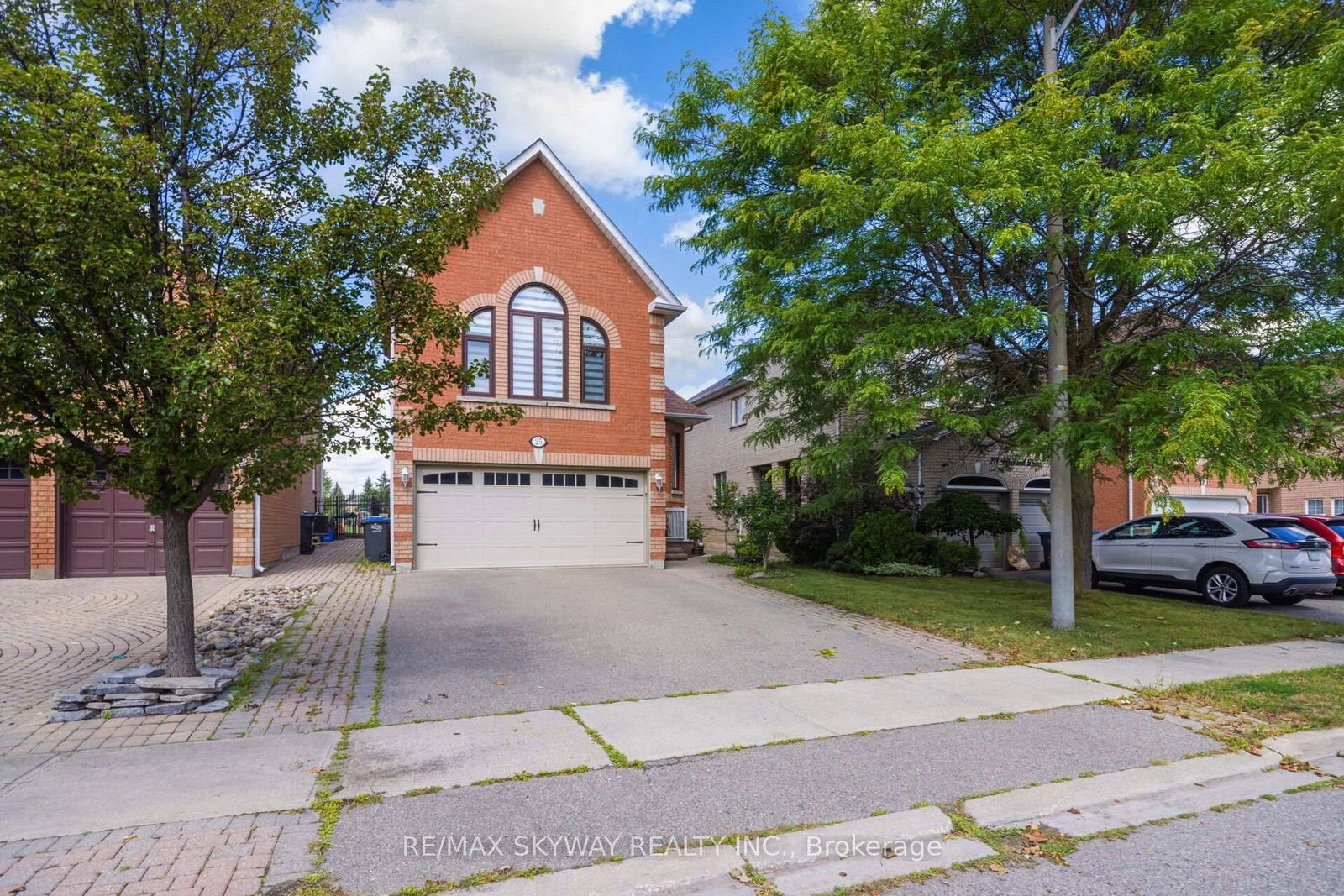 25 Woodcreek Drive • Brampton, ON photo 6