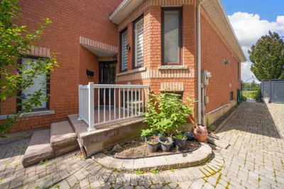 25 Woodcreek Drive • Brampton, ON photo 8