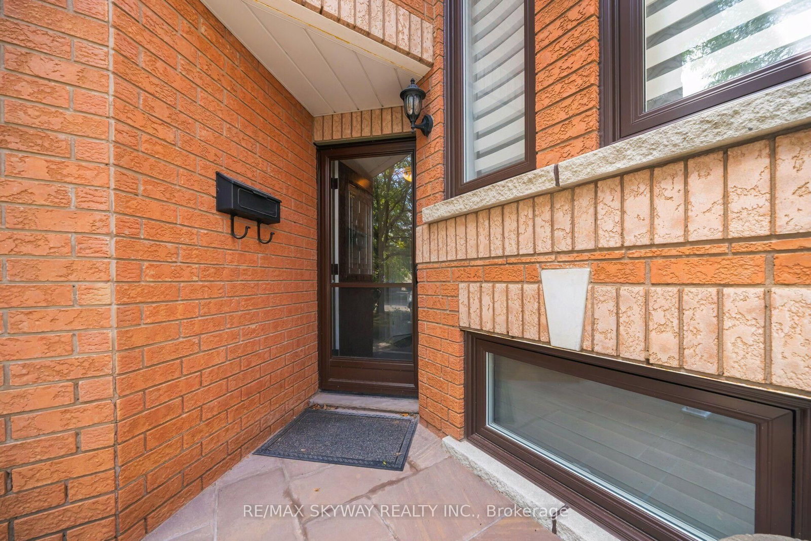 25 Woodcreek Drive • Brampton, ON photo 9