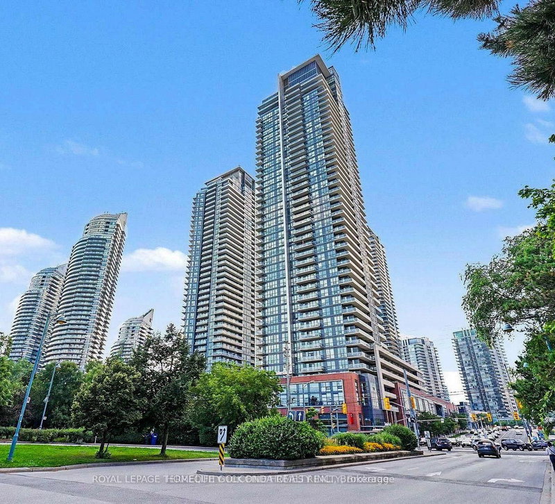 819 - 2200 Lake Shore Boulevard W