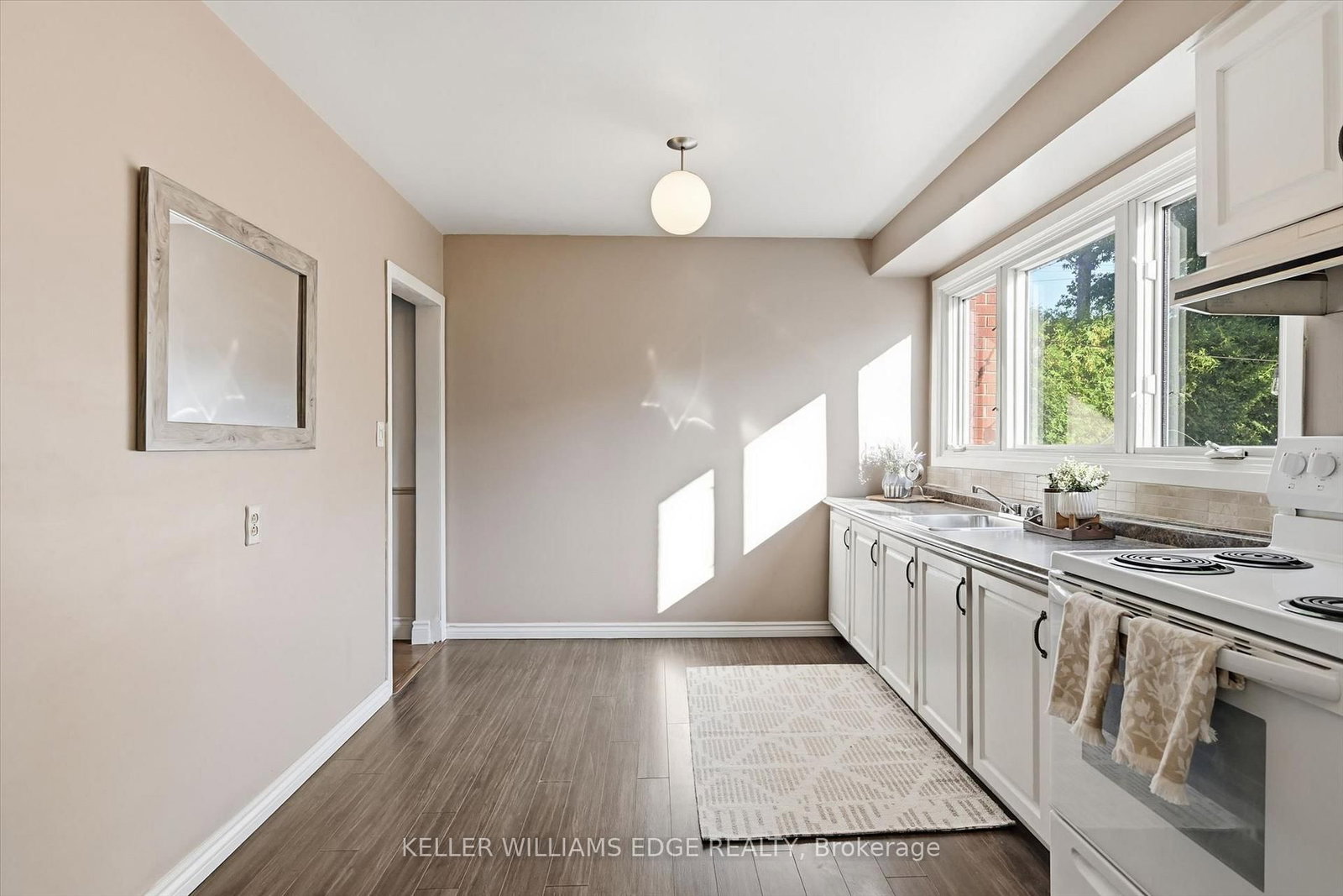 2367 Maryvale Court • Burlington, ON photo 11