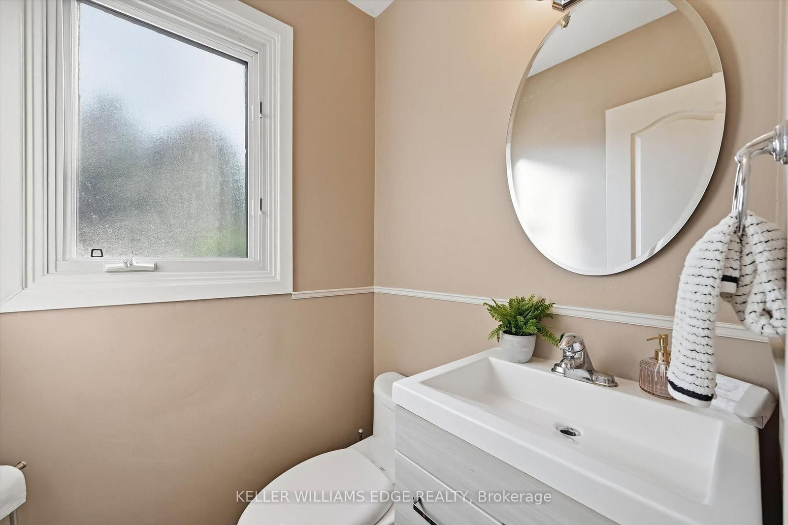 2367 Maryvale Court • Burlington, ON photo 13