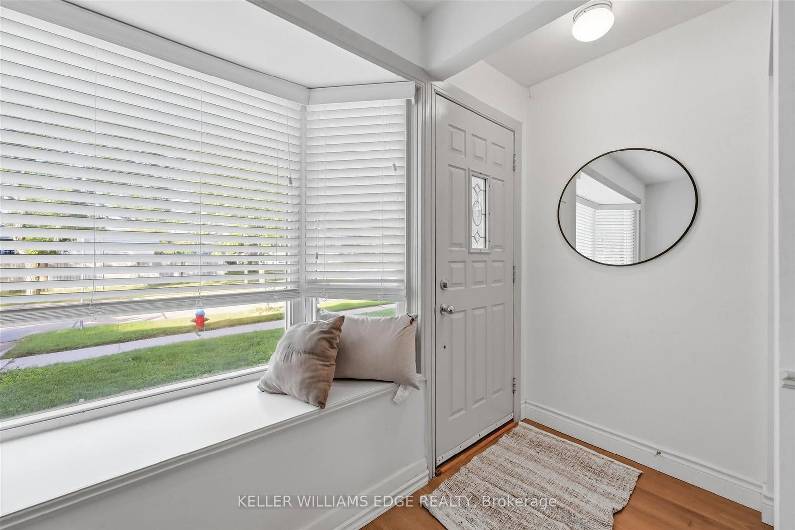 2367 Maryvale Court • Burlington, ON photo 4
