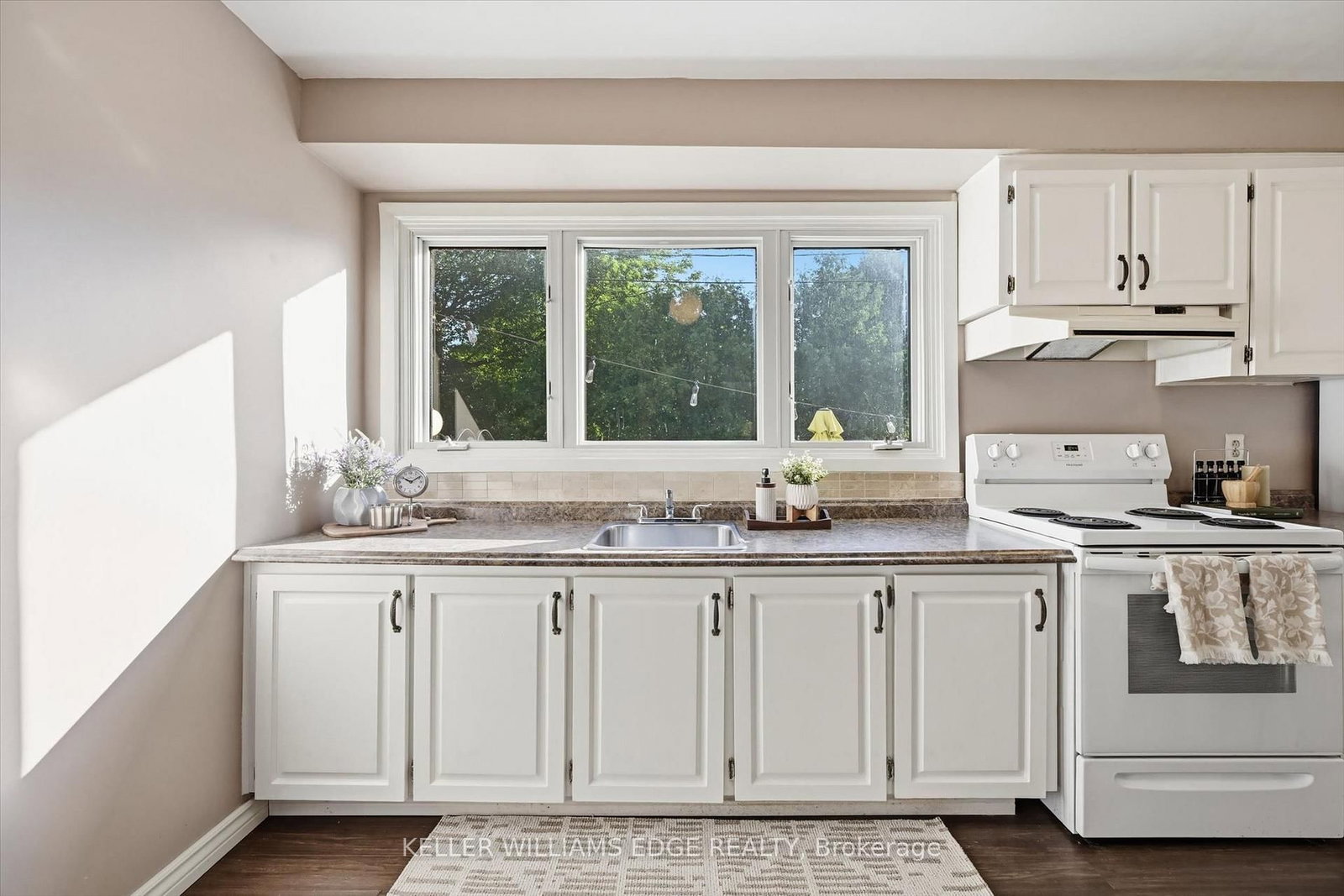 2367 Maryvale Court • Burlington, ON photo 9