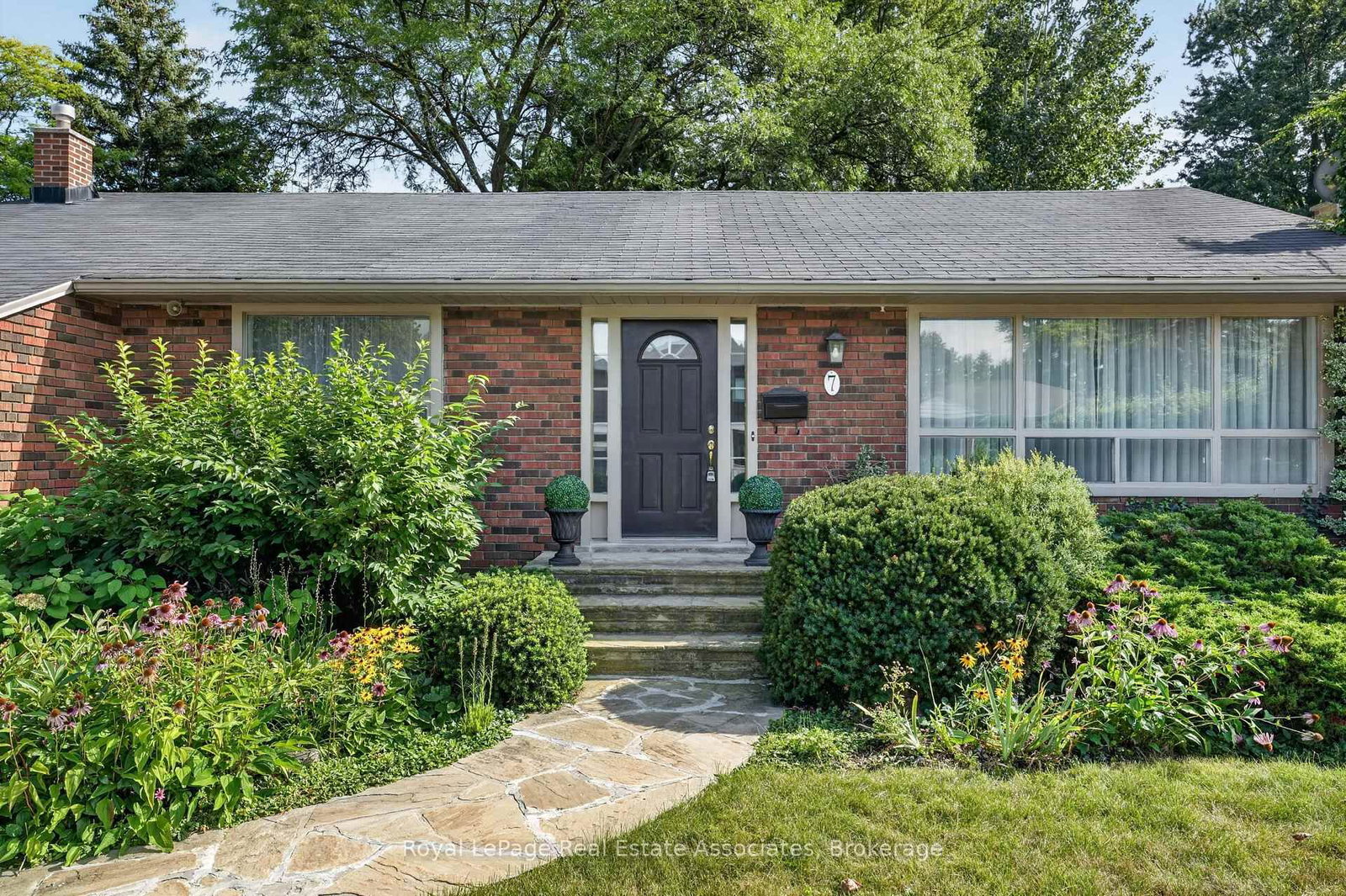 7 Greening Crescent • Toronto, ON photo 4