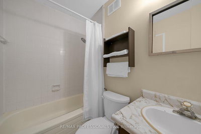 2001 Bonnymede Mississauga,ON L5J 4H8 — Photo 10