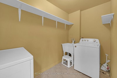 2001 Bonnymede Mississauga,ON L5J 4H8 — Photo 23