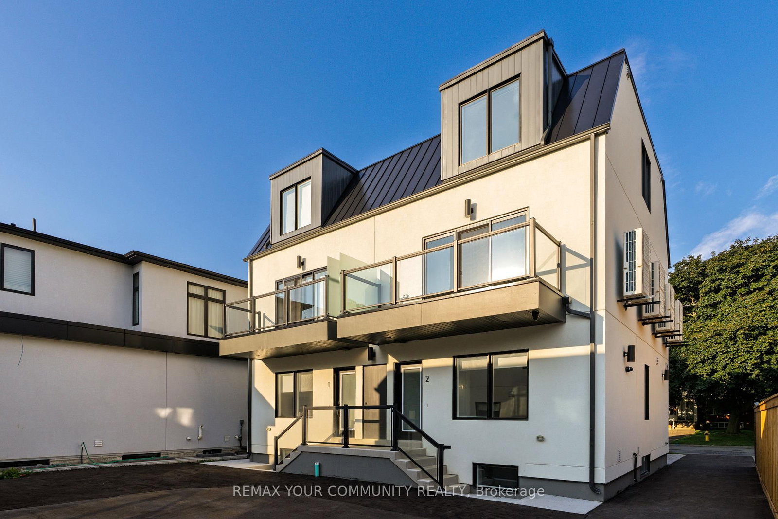 2 - 34 Poplar Avenue, Toronto 5