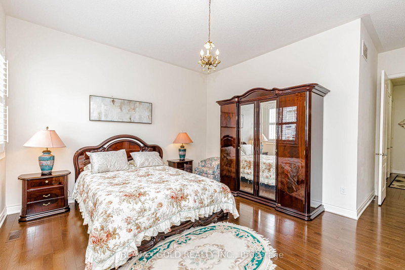 10 Falkland Brampton,ON L6P 4C3 — Photo 18