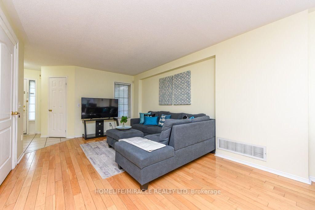 49 Seaside Circle • Brampton, ON photo 6